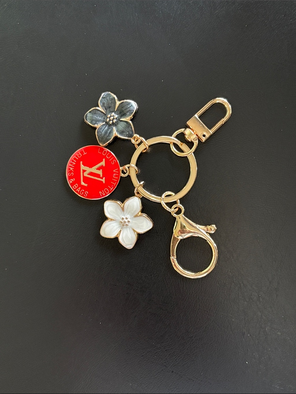 Red LV zipper pull with keychain